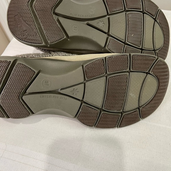 Dansko beige suede and knit women’s Eartha mules/clogs size 37. - Picture 10 of 10